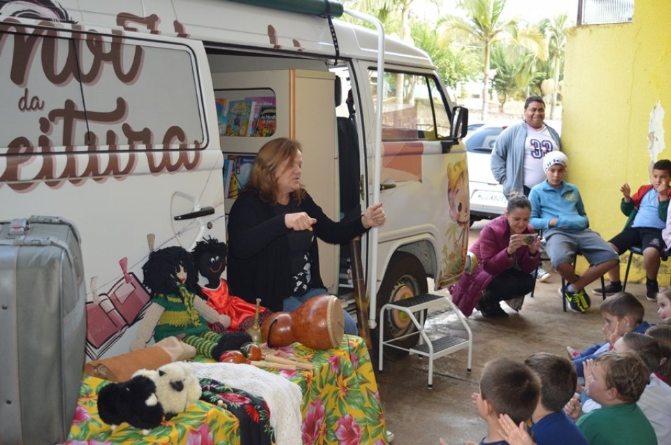 Contação de Histórias para estudantes do município de Caxambu do Sul