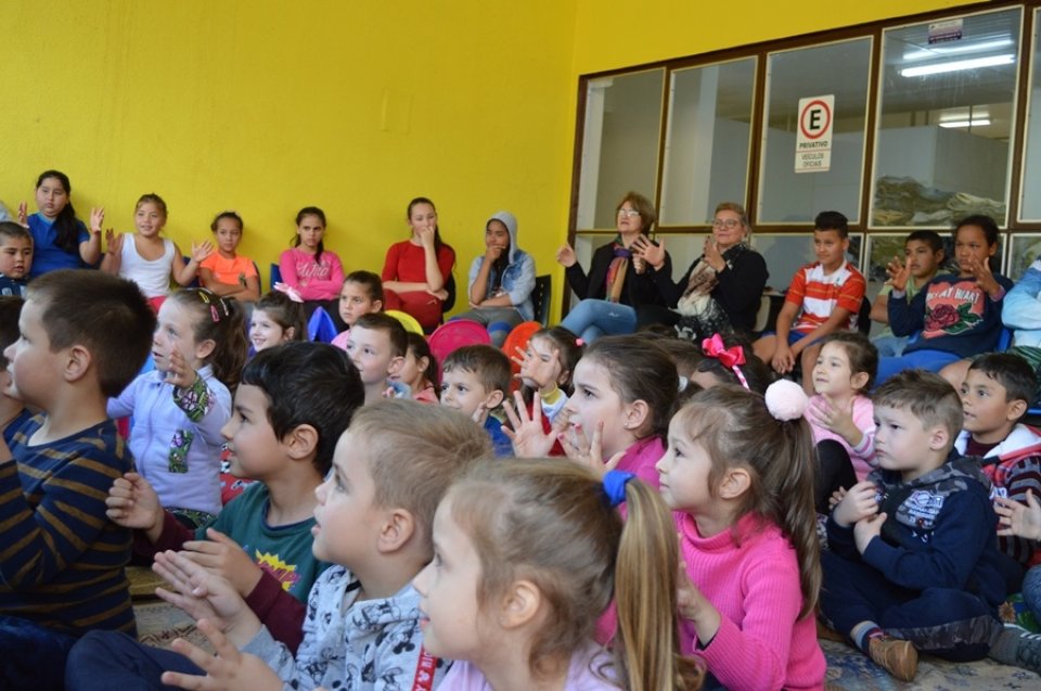 Contação de Histórias para estudantes do município de Caxambu do Sul