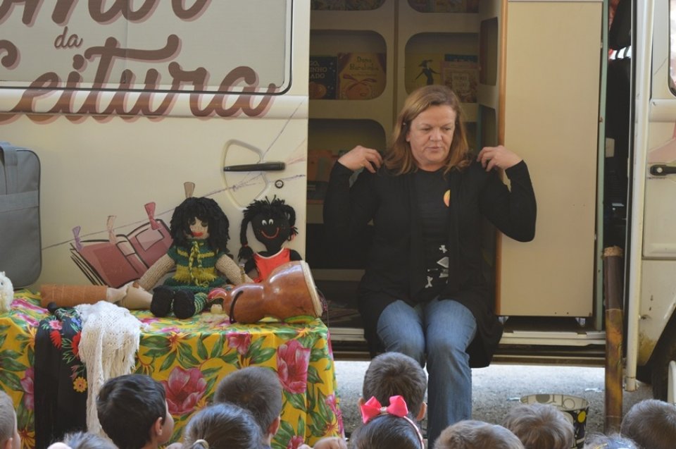 Contação de Histórias para estudantes do município de Caxambu do Sul