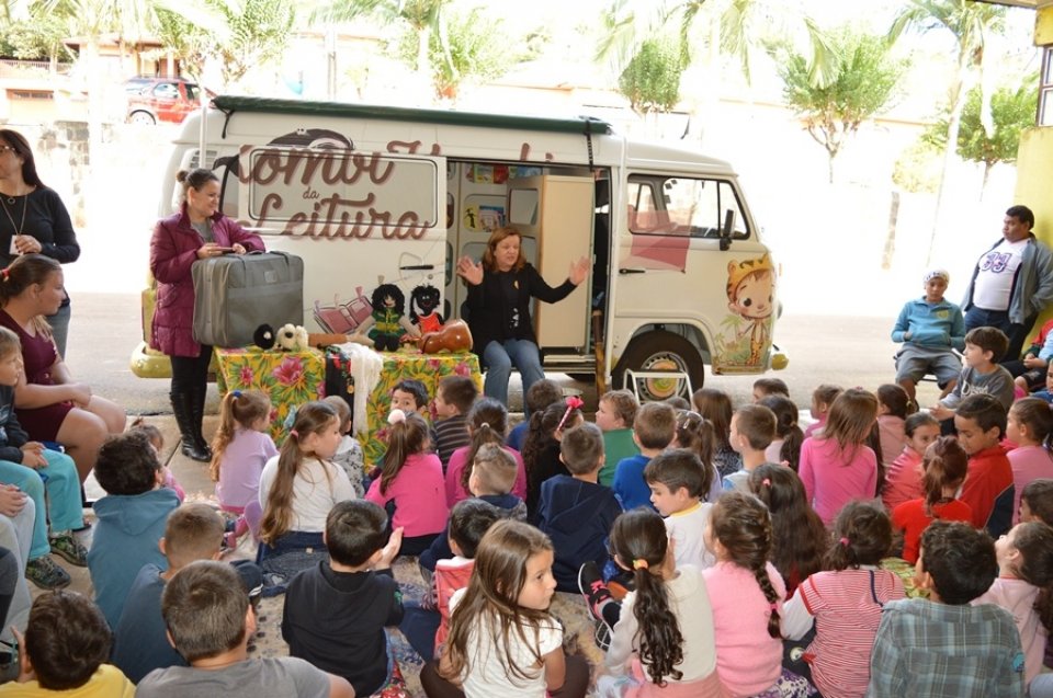 Contação de Histórias para estudantes do município de Caxambu do Sul