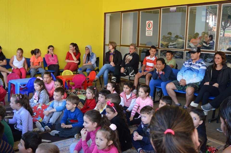 Contação de Histórias para estudantes do município de Caxambu do Sul