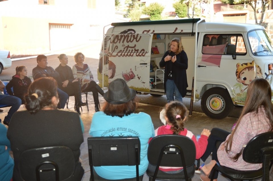 Contação de Histórias para estudantes do município de Caxambu do Sul