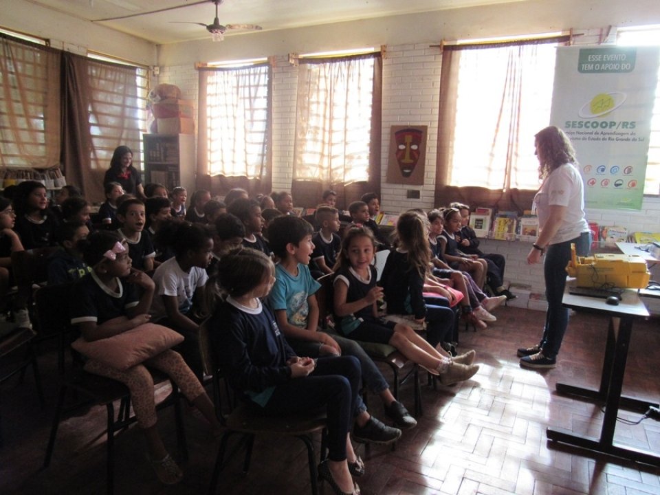 Eco Cooperação atende escolas e instituições sociais em Canoas