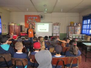 Eco Cooperação atende escolas e instituições sociais em Canoas