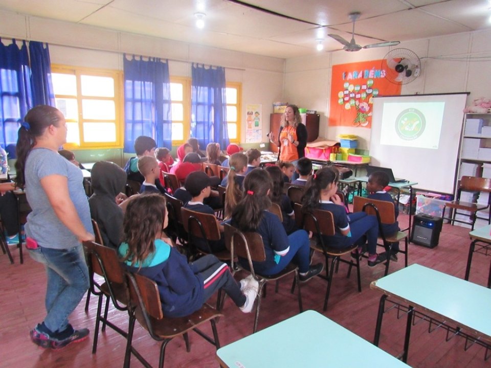 Eco Cooperação atende escolas e instituições sociais em Canoas
