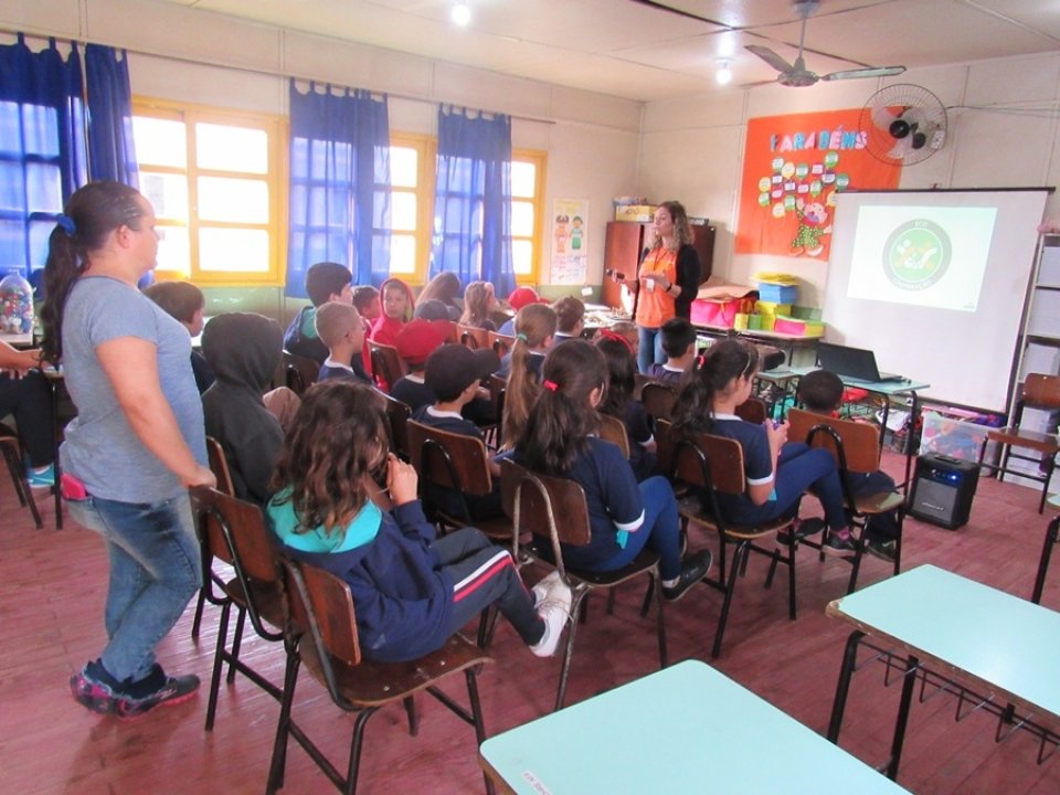 Eco Cooperação atende escolas e instituições sociais em Canoas