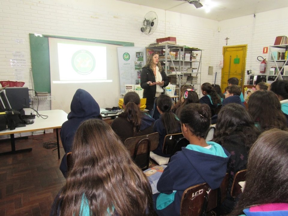 Eco Cooperação atende escolas e instituições sociais em Canoas
