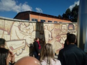 Empregados da Aurora visitam a Praça da Cooperação