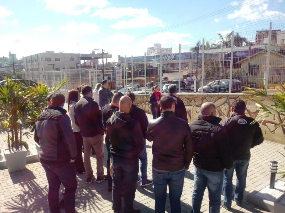 Empregados da Aurora visitam a Praça da Cooperação