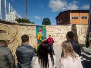 Empregados da Aurora visitam a Praça da Cooperação