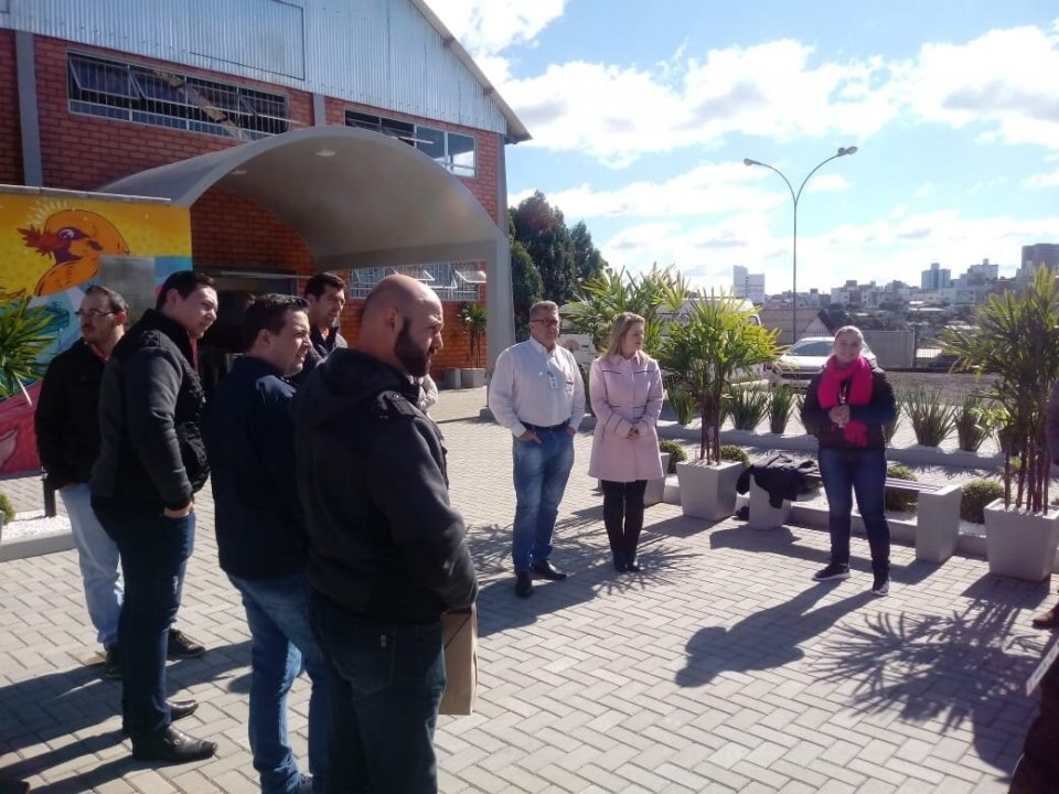 Empregados da Aurora visitam a Praça da Cooperação