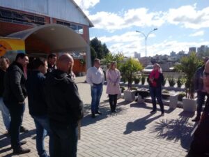 Empregados da Aurora visitam a Praça da Cooperação