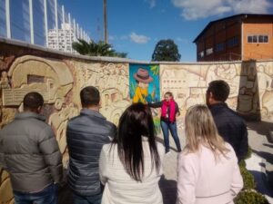 Empregados da Aurora visitam a Praça da Cooperação