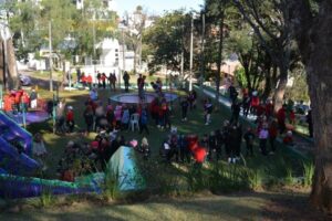 União que transforma: Trabalho voluntário possibilita revitalização de praça de Chapecó