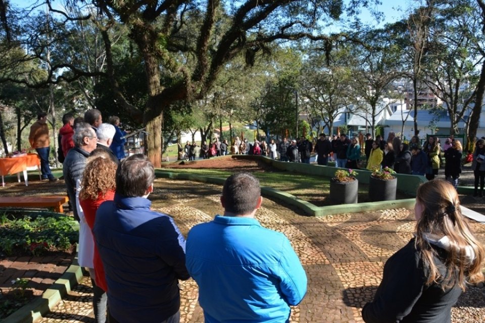 União que transforma: Trabalho voluntário possibilita revitalização de praça de Chapecó