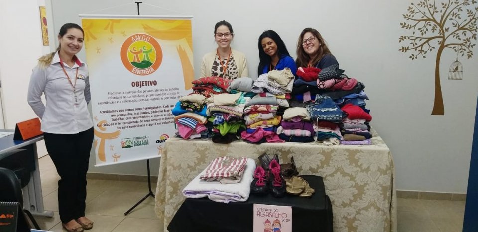 Voluntários do Amigo Energia de Mandaguari realizam campanha do agasalho