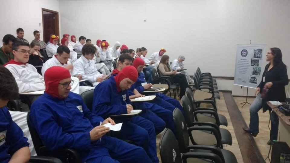 Vivendo Saúde promove Cinema da Prevenção para supervisores e encarregados da Aurora