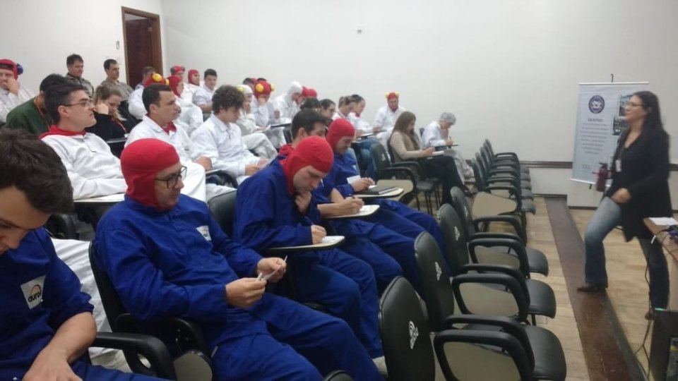 Vivendo Saúde promove Cinema da Prevenção para supervisores e encarregados da Aurora