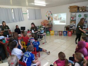 Voluntários de Cunha Porã realizam ação no Serviço de Convivência e Fortalecimento de Vínculos