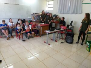 Voluntários de Cunha Porã realizam ação no Serviço de Convivência e Fortalecimento de Vínculos