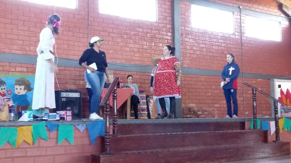 Voluntários de Joaçaba participam de festa julina na APAE de Irani/SC