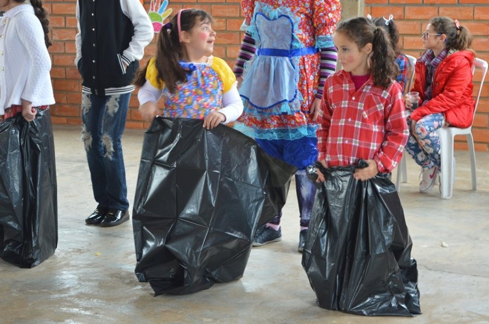 Programa Vozes do Corpo realiza Festa Julina para alunos