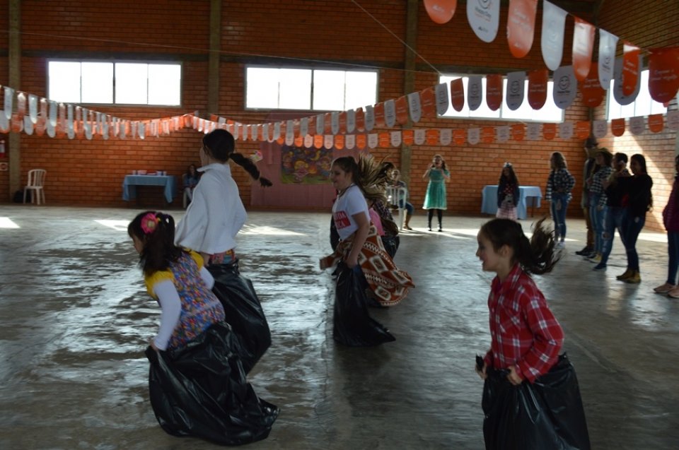 Programa Vozes do Corpo realiza Festa Julina para alunos
