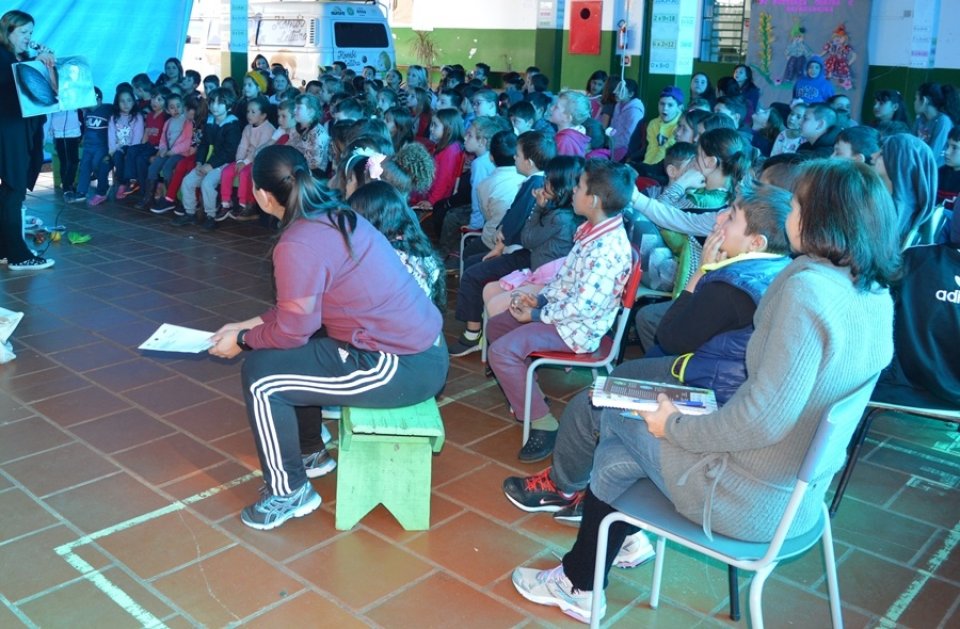 Contação de Histórias encanta alunos e professores na E.B.M. Olimpio Corrêa Figueiró