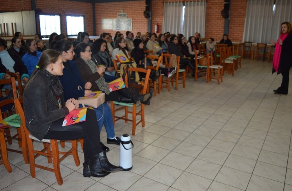 Roda de Leitura realiza formação continuada para professores durante recesso escolar