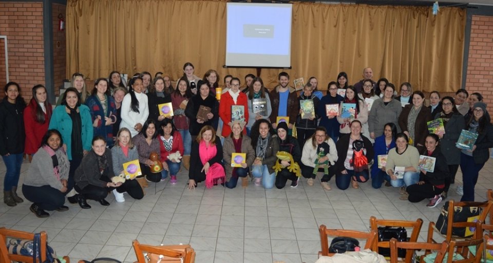 Roda de Leitura realiza formação continuada para professores durante recesso escolar