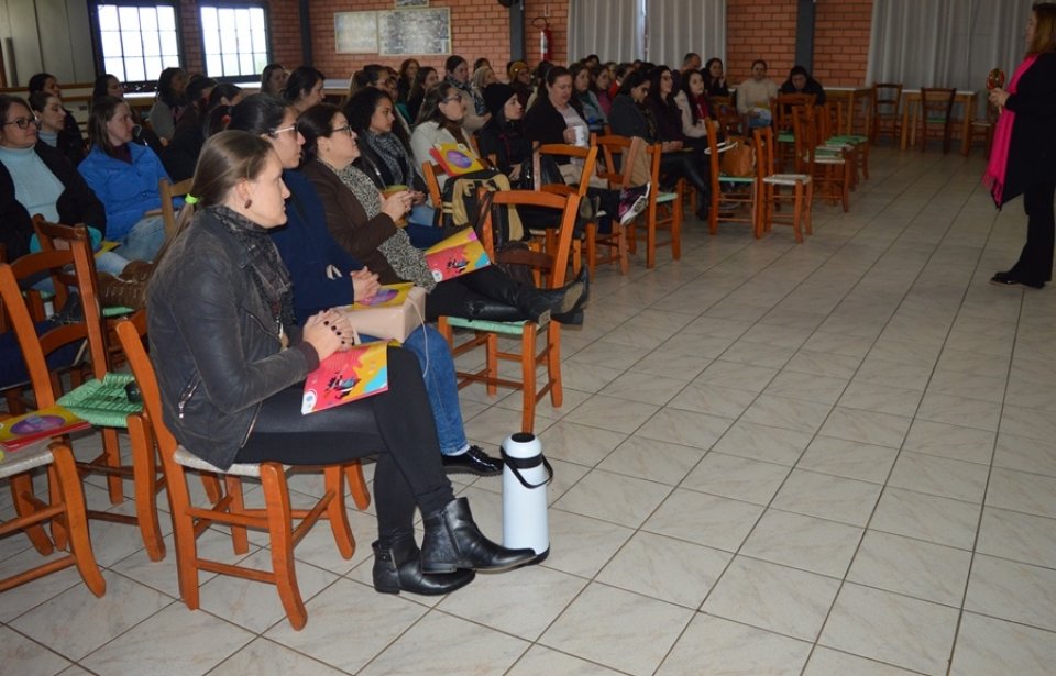 Roda de Leitura realiza formação continuada para professores durante recesso escolar