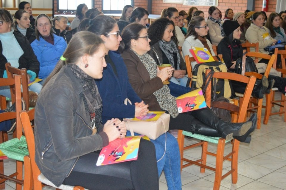 Roda de Leitura realiza formação continuada para professores durante recesso escolar