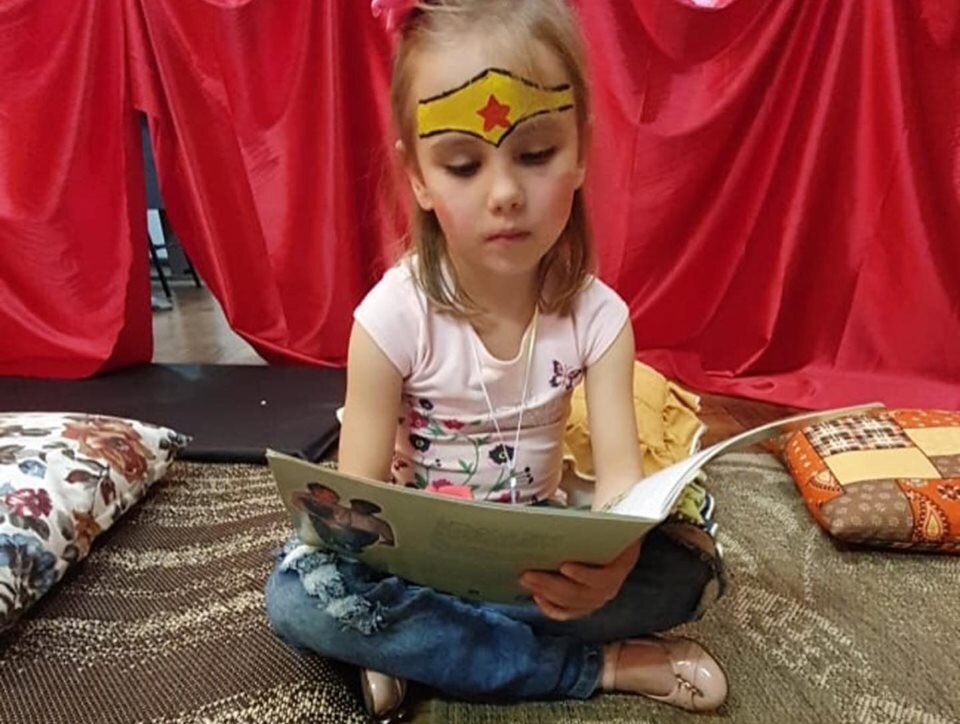 Contação de Histórias encanta pais e alunos no Dia da Família na Escola