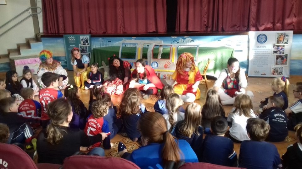 Multiplicadores do programa Roda de Leitura realizam atividade no Colégio Jesus Maria José