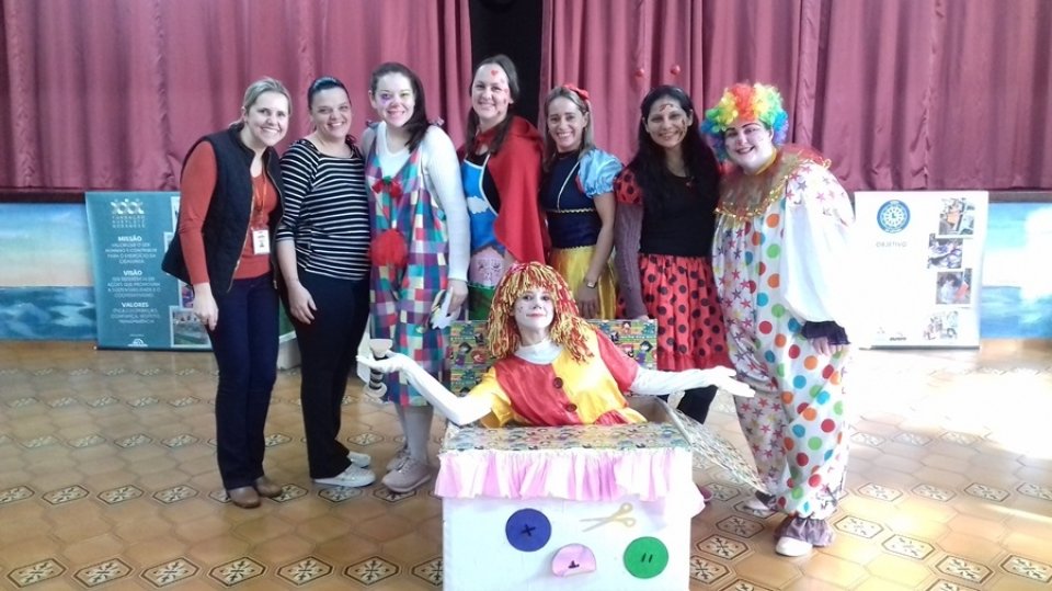 Multiplicadores do programa Roda de Leitura realizam atividade no Colégio Jesus Maria José