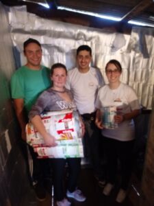 Voluntários participam do projeto Caixinha Solidária em Sarandi