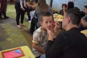 Contação de Histórias encanta pais e alunos no Dia da Família na Escola