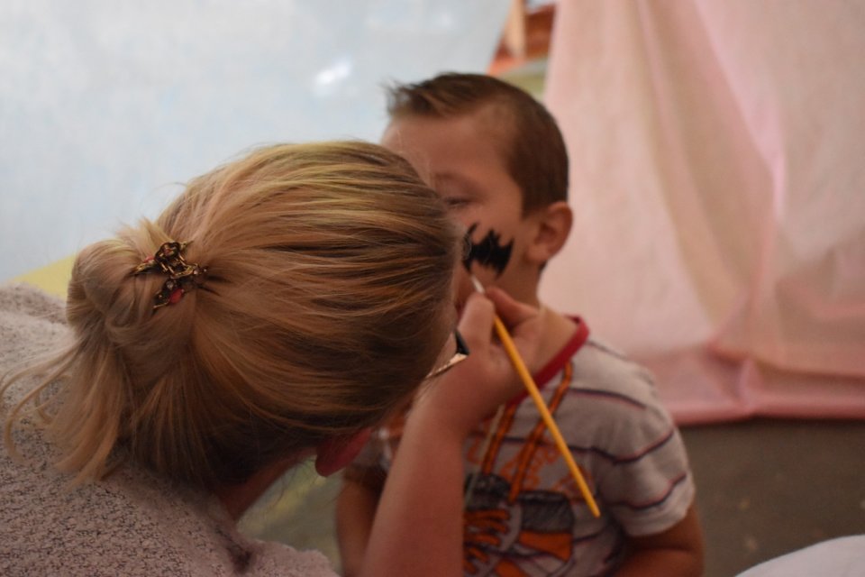 Contação de Histórias encanta pais e alunos no Dia da Família na Escola