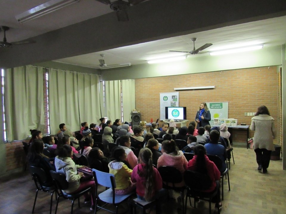 Eco Cooperação realiza ações em escolas e associações na região metropolitana de Porto Alegre