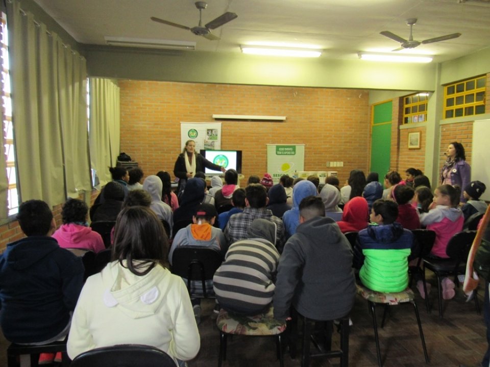 Eco Cooperação realiza ações em escolas e associações na região metropolitana de Porto Alegre