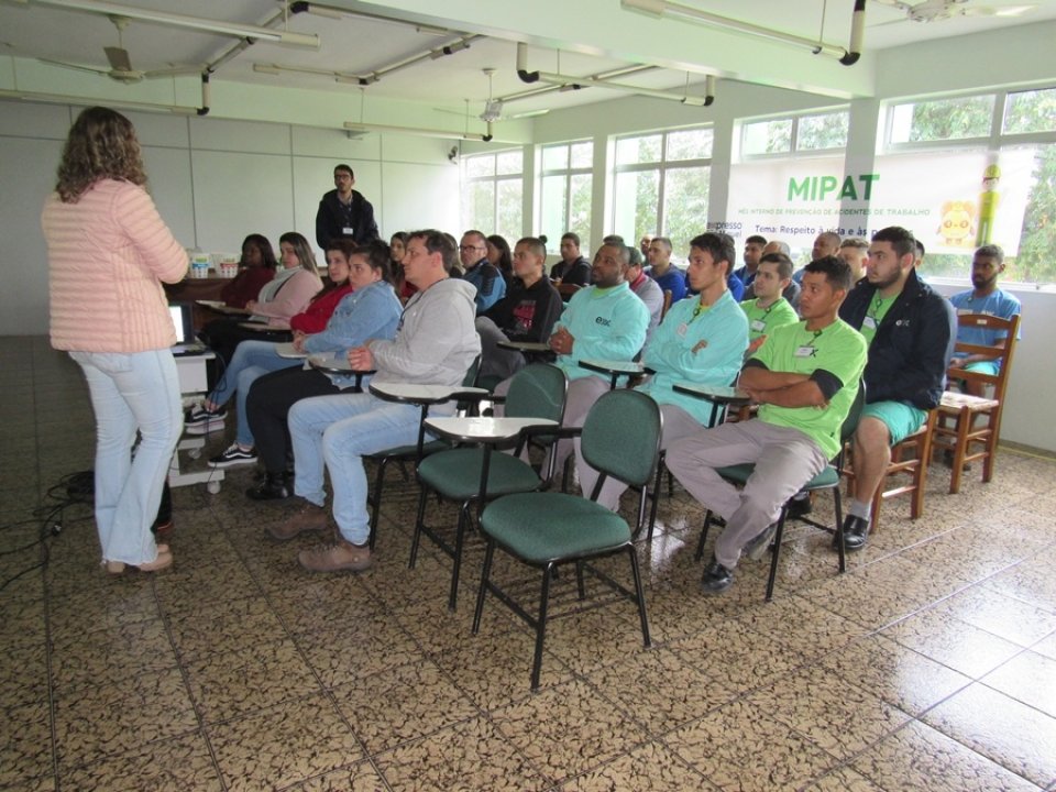 Eco Cooperação realiza sensibilizações em instituições públicas e privadas