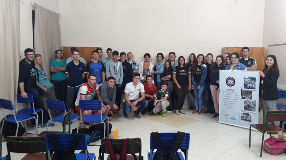 Vivendo Saúde premia alunos em concurso de redação na região de Quilombo