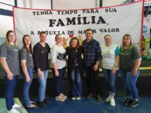 Contação de Histórias encanta pais e alunos no Dia da Família na Escola