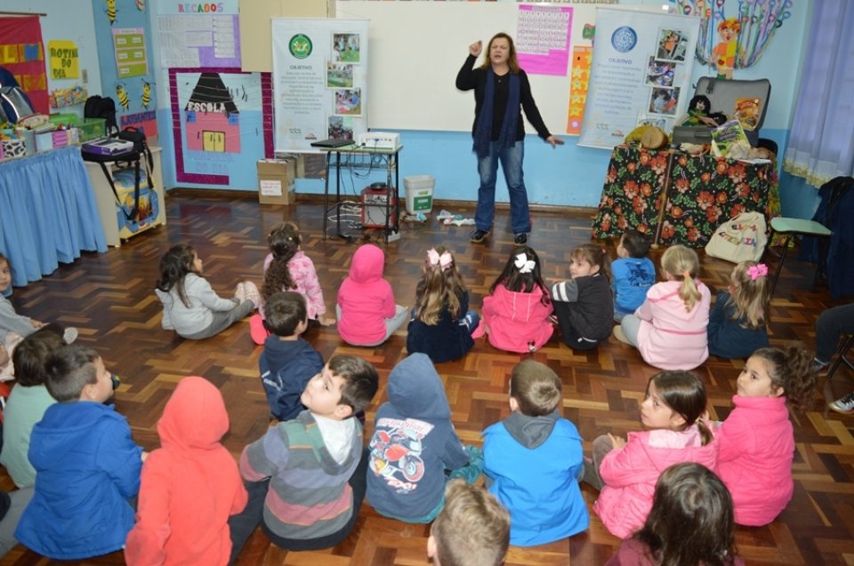 Escola Hebert de Souza recebe programa Roda de Leitura