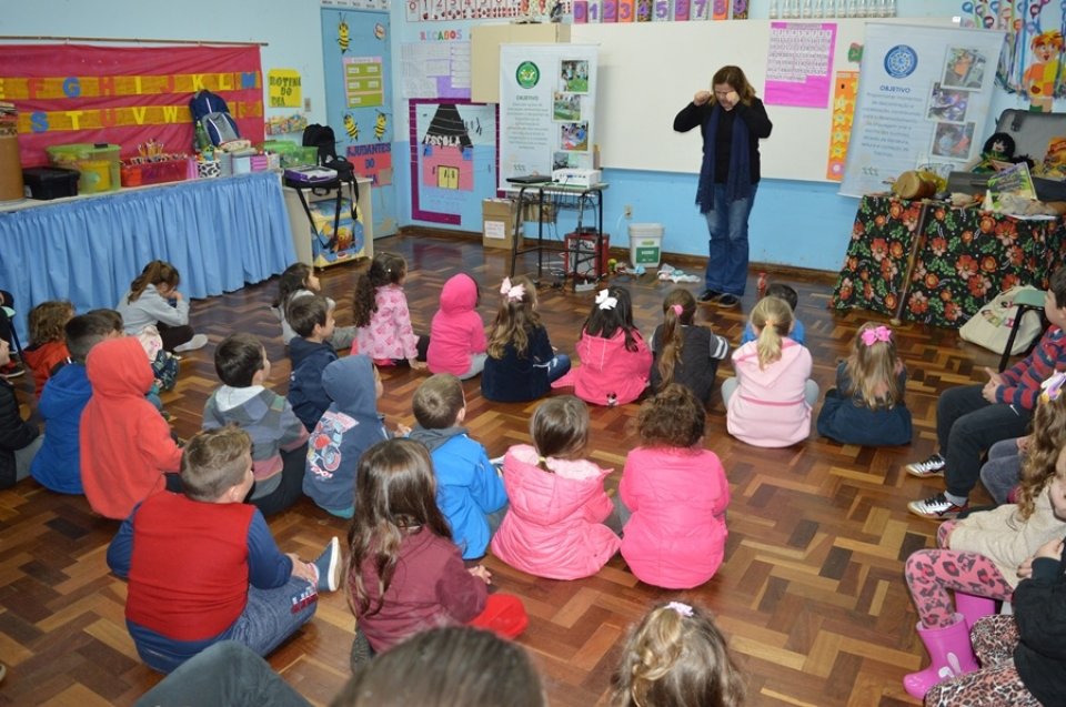 Escola Hebert de Souza recebe programa Roda de Leitura