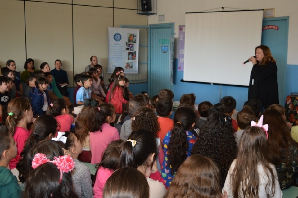 Escola Hebert de Souza recebe programa Roda de Leitura