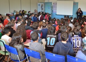 Escola Hebert de Souza recebe programa Roda de Leitura