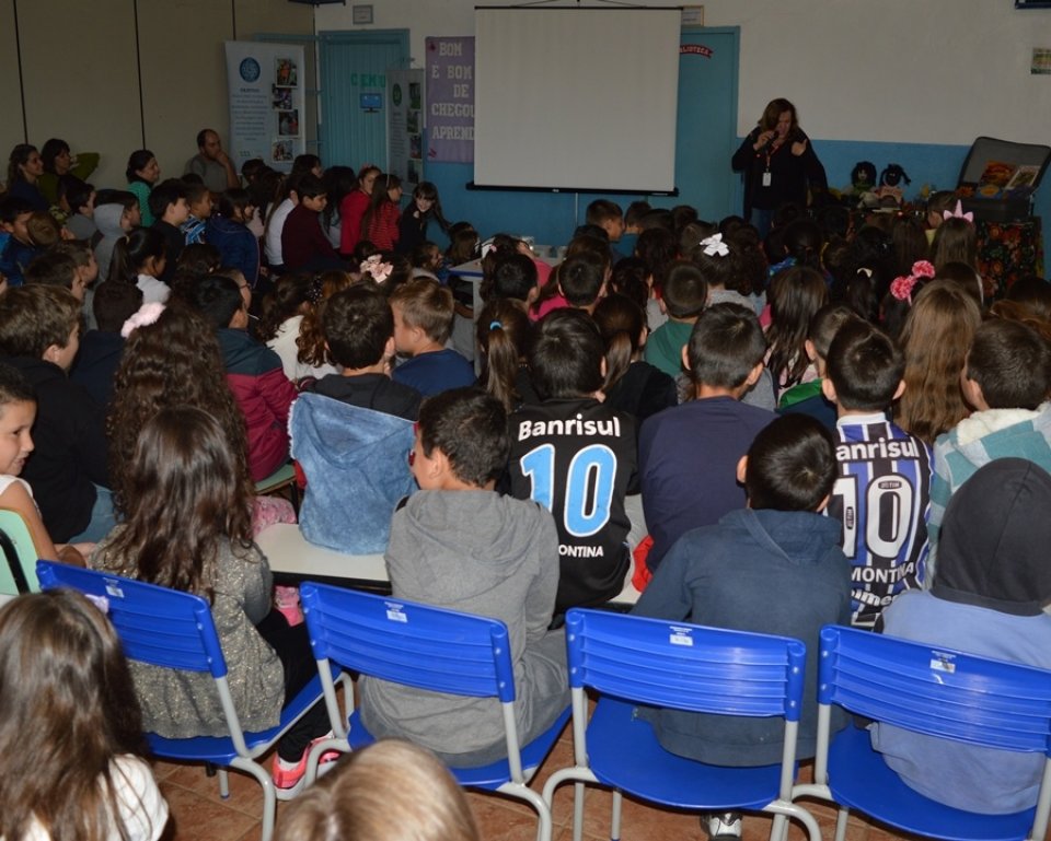 Escola Hebert de Souza recebe programa Roda de Leitura