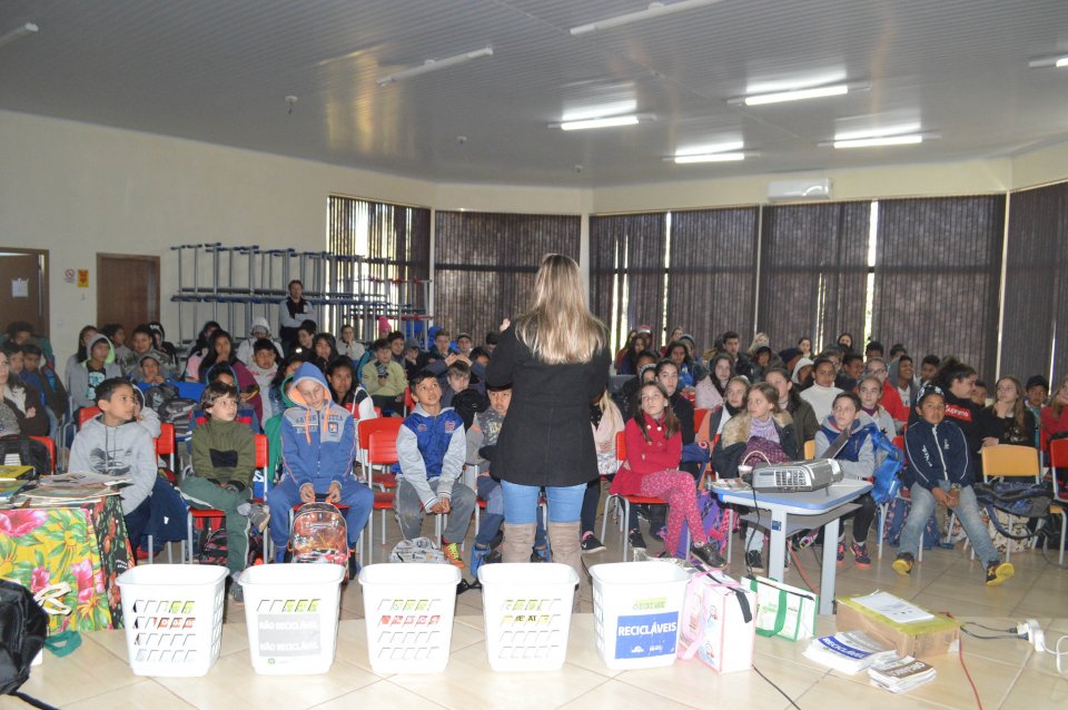 Eco Cooperação sensibiliza alunos e professores no município de Engenho Velho/RS