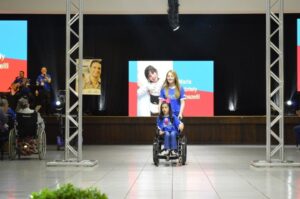 Desfile Inclusivo leva emoção e superação para a passarela do 3º Workshop Viva as Diferenças